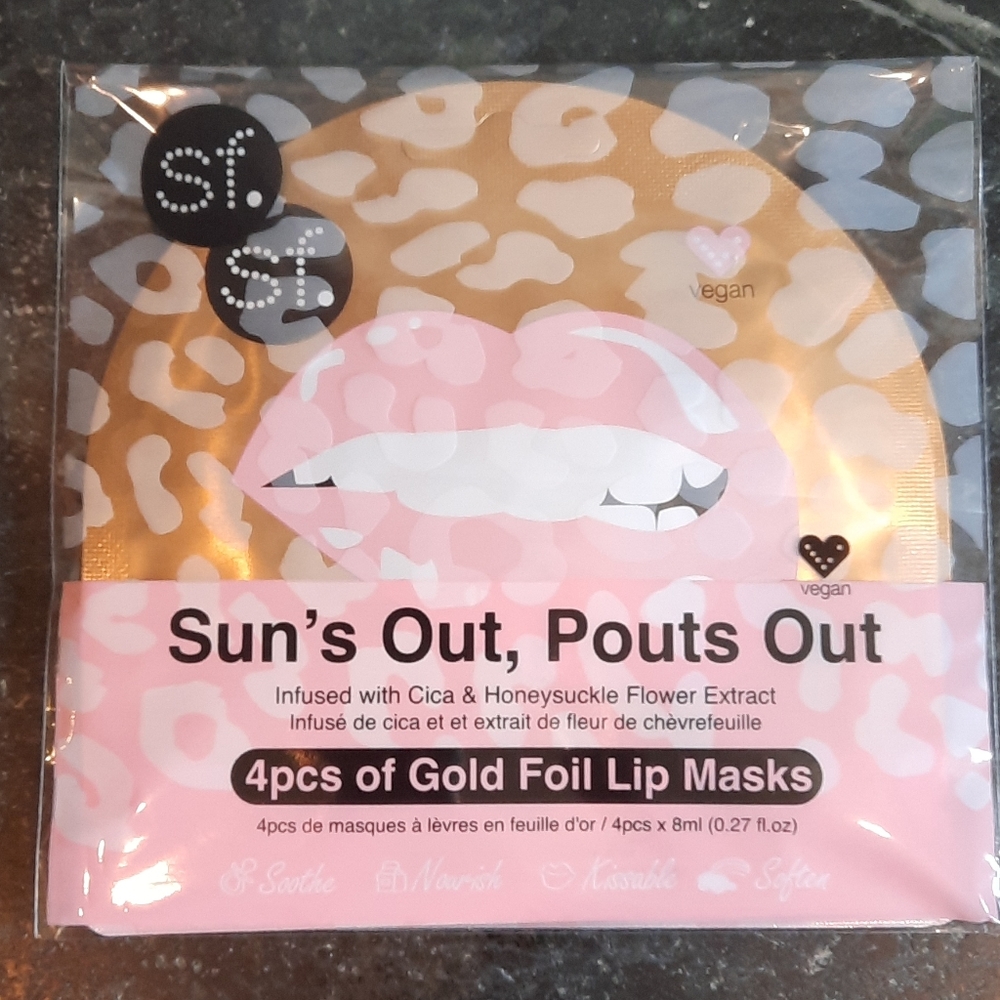 Gold foil lip mask